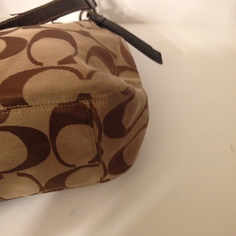 Coach brown sig c hobo bag zipper legacy stripe